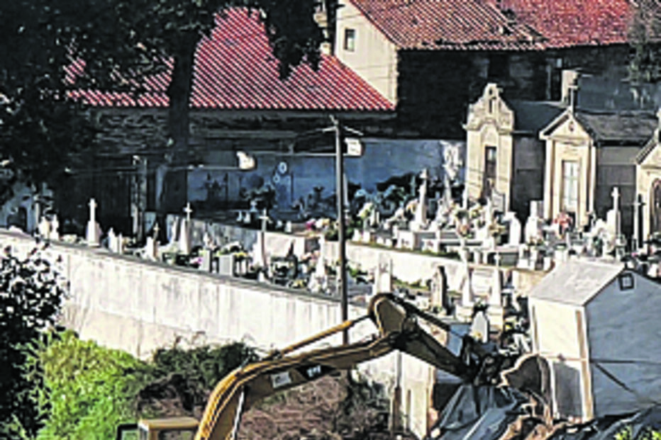 As obras para reconstrução do muro do cemitério começaram esta quinta-feira