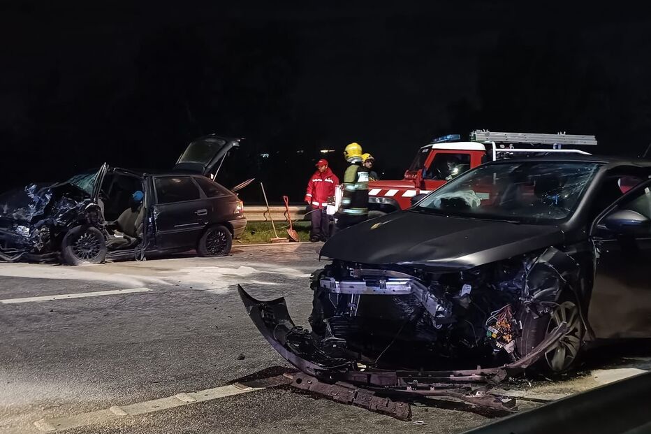 Três feridos em colisão entre dois carros em Santo Tirso