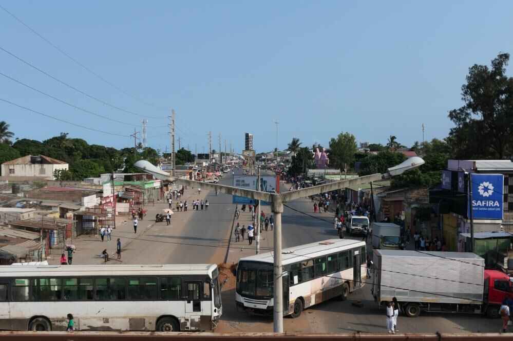 Nine People Die in Minibus Crash in Manica, Mozambique