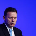 Em menos de um mês, o chefe do Governo entregou duas declarações de substituição de rendimentos