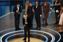 Gints Zilbalodis recebe o Óscar do filme de animação Flow