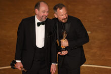 Nathan Crowley e Lee Sandales com o Óscar de  Melhor Produção - Wicked