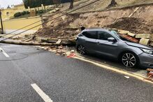 Muro desaba parcialmente e danifica viatura em Sintra