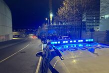 Adeptos dos 'Super Dragões' esperam a saída dos jogadores do FC Porto