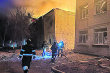 Bombeiros no combate às chamas