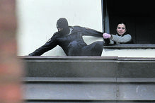 Polícia reúne fragmentos de drone abatido em Moscovo