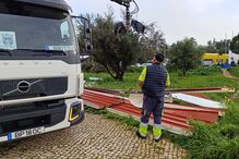 Parte do telhado que foi arrancado na Escola Básica Prof. Anibal Cavaco Silva em Boliqueime, Loulé