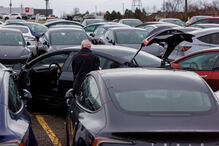 Veículos Tesla danificados em ações de protesto no Canadá contra Trump e Musk