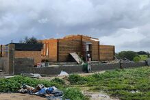 casa madeira destruida.jpg