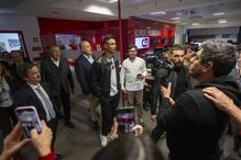 Cristiano Ronaldo visita redação e estúdios da Medialivre
