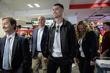 Cristiano Ronaldo visita redação e estúdios da Medialivre