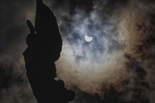 Eclipse solar parcial visto em Zaragoza, em Espanha