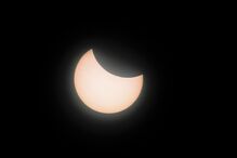 Eclipse solar parcial visto em Londres, no Reino Unido