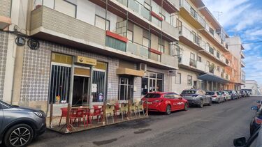 Dono de café baleado após tentar travar desacatos em Olhão