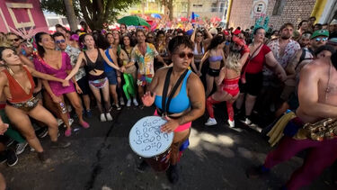 Calor, brilhos e folia nas celebrações do carnaval em São Paulo