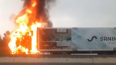 Camião em chamas corta circulação na A4 junto a Murça