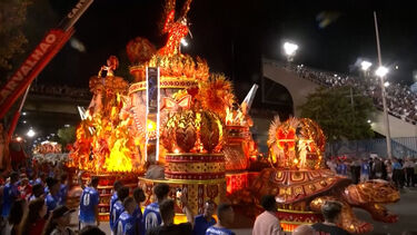Escola de samba Beija-Flor conquista o 15.º título do Carnaval do Rio de Janeiro