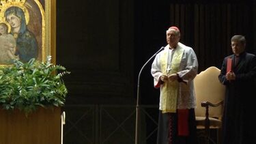 Papa Francisco grava mensagem de áudio para ser reproduzida aos fiéis em vigília na Praça de São Pedro em Roma 