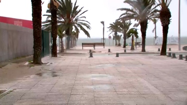 Mau tempo causa queda de estrutura em Algés 