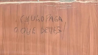 Grupos de jovens vandalizou portão da casa do antigo vice-presidente do Benfica 