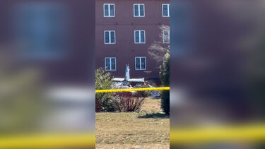 Avião despenha-se em parque de estacionamento de lar de idosos na Pensilvânia 