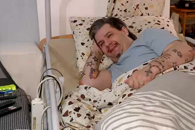 “Sinto-me como um barco em alto-mar à deriva”: Marco vive acamado há mais de ano e meio