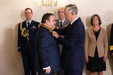 O Presidente da República condecora Fernando Mendes