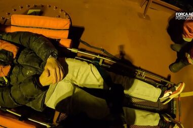 Homem resgatado em alto-mar pela Força Aérea