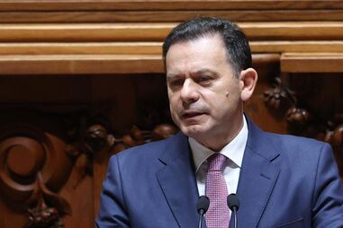 Luís Montenegro entrega nova declaração de rendimentos