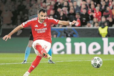 Pavlidis é um dos marcadores de penáltis do Benfica