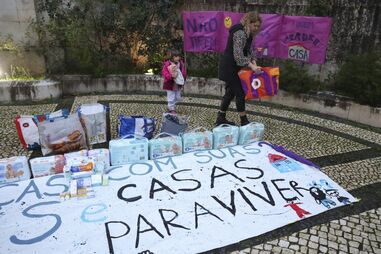 Vigília em solidariedade com a mulher desalojada em Loures