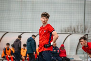 Futebolista de 19 anos do Oliveirense morre em despiste seguido de capotamento na A41 em Gondomar