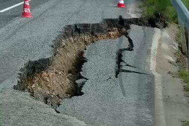 Risco de abatimento de via em Sobral de Monte Agraço  