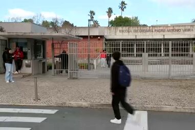 Grupo armado invade escola em Lisboa