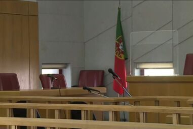 Ladras sequestram mulher em roubo. Vítima tinha dois mil euros no cofre em casa