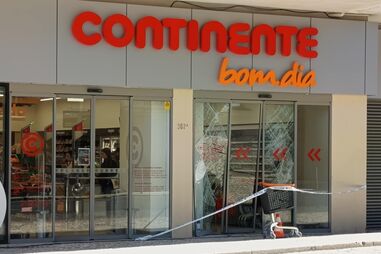 PSP chamada a loja do Continente em Lisboa por suspeita de crime