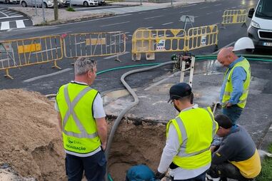 Rutura de conduta de água condiciona trânsito na Avenida Almirante Gago Coutinho em Lisboa