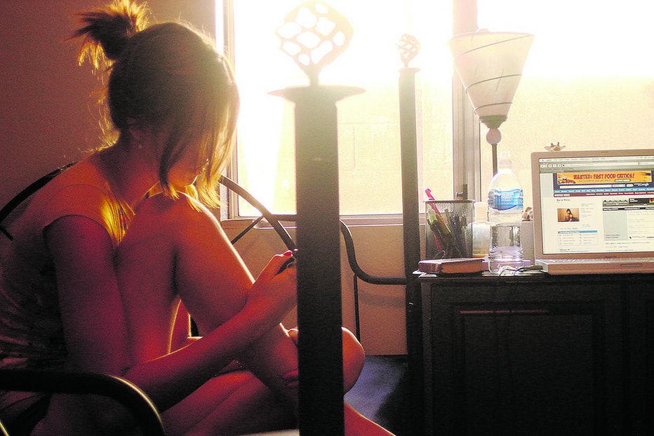 Cadastrado humilha e agride a namorada menor que conheceu através das redes sociais 