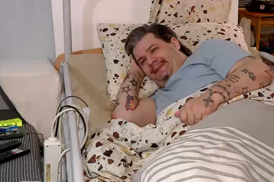 “Sinto-me como um barco em alto-mar à deriva”: Marco vive acamado há mais de ano e meio