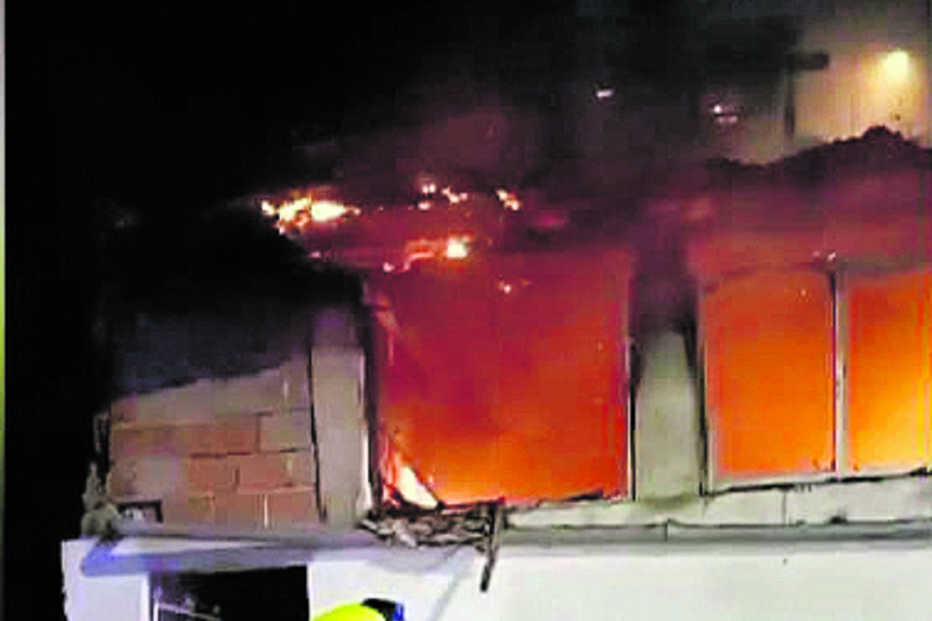 Chamas violentas levaram à retirada de moradores