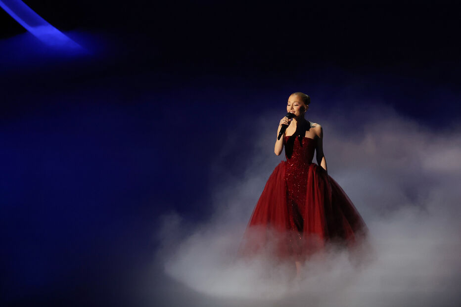 Ariana Grande na abertura do espetáculo