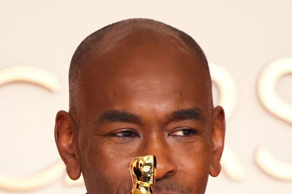 Paul Tazewell recebe o prémio de 