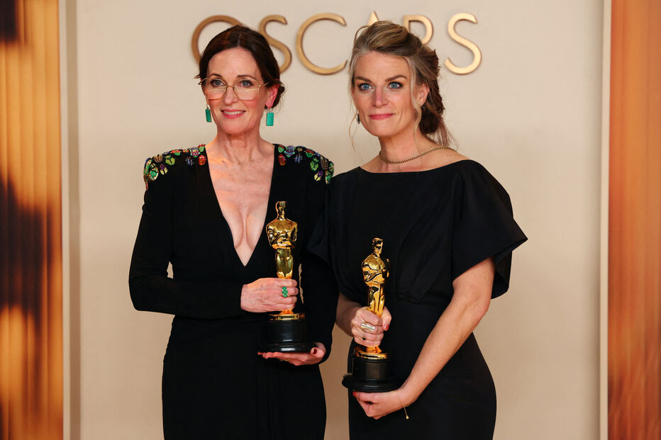 Molly O'Brien e Lisa Remington com o prémio de Melhor Curta-Metragem de Documentário