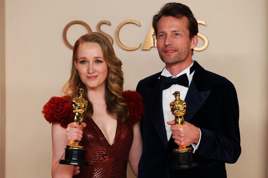 Victoria Warmerdam e Trent com o Óscar de Melhor Curta-Metragem de Ficção - 