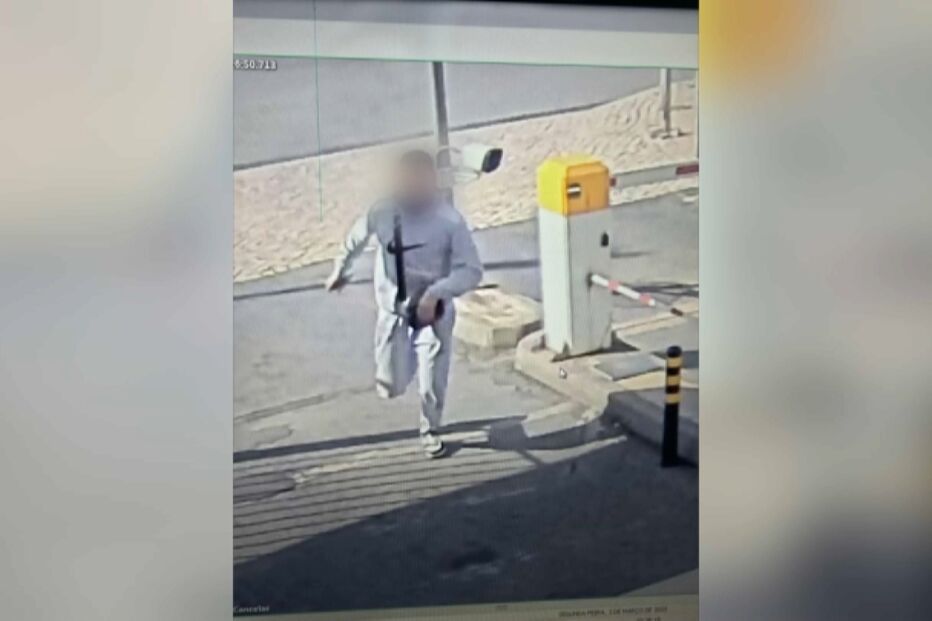 Suspeito de abalroar agente da polícia