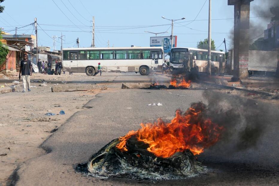 Tiros e caos em bairro periférico de Maputo em protestos por disparos contra caravana de Mondlane