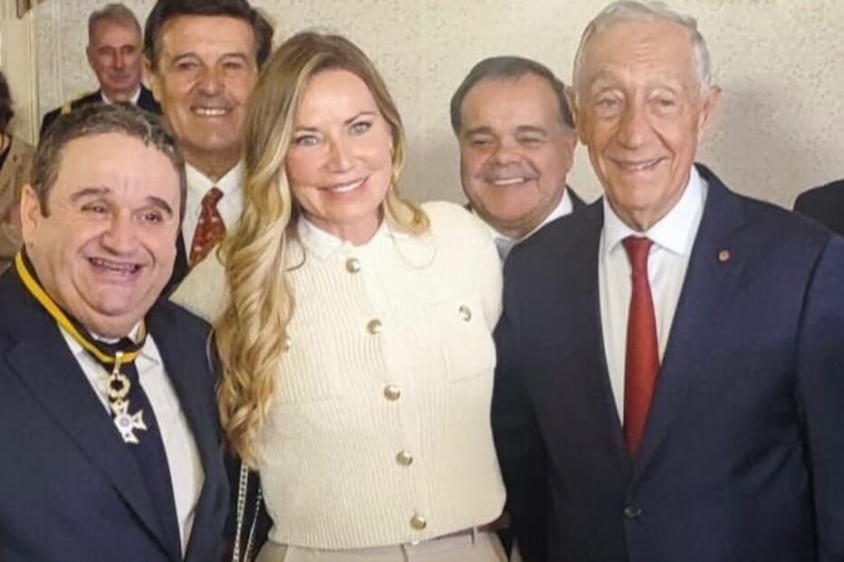 Lenka tira foto com o amigo, Fernando Mendes e com Marcelo Rebelo de Sousa
