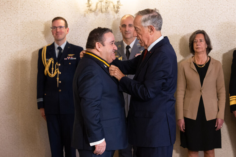 O Presidente da República condecora Fernando Mendes