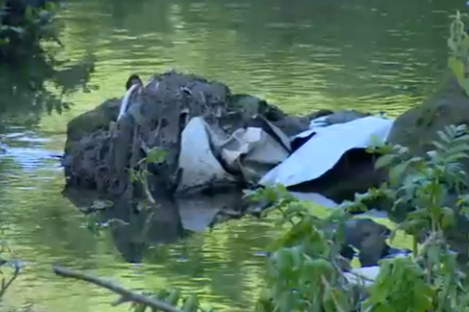 Água sem tratamento de fábricas é descarregada diretamente para o rio e ribeiras