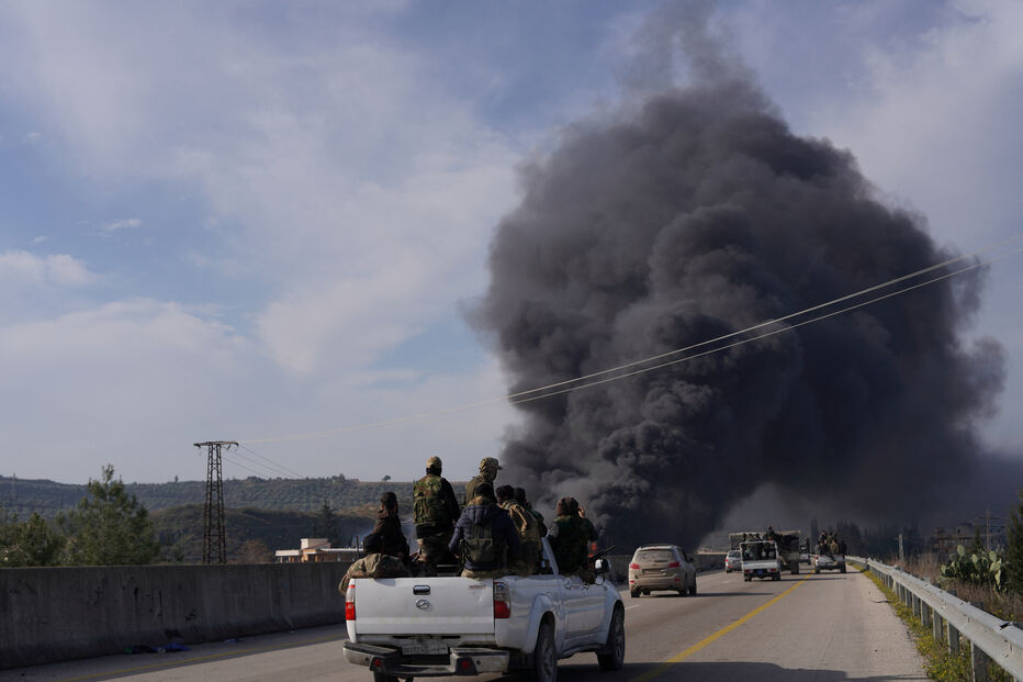 Mais de 70 mortos em combates entre forças sírias e grupos leais a Assad